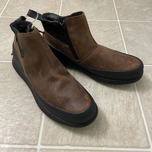 NWT Bogs Freedom Ankle Outdoor Boots in Brown